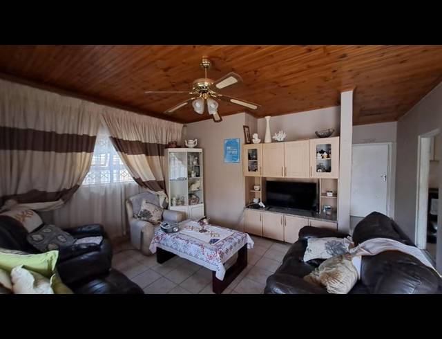 3 BEDROOM HOUSE FOR SALE IN UMLAZI BB